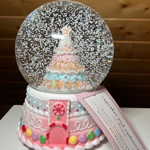 cupcakes & cashmere Other - Cupcakes and Cashmere Musical Gingerbread Waterglobe